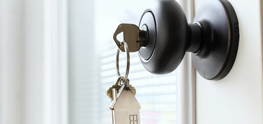 Bifold Door Knob Replacement in Castaic, California